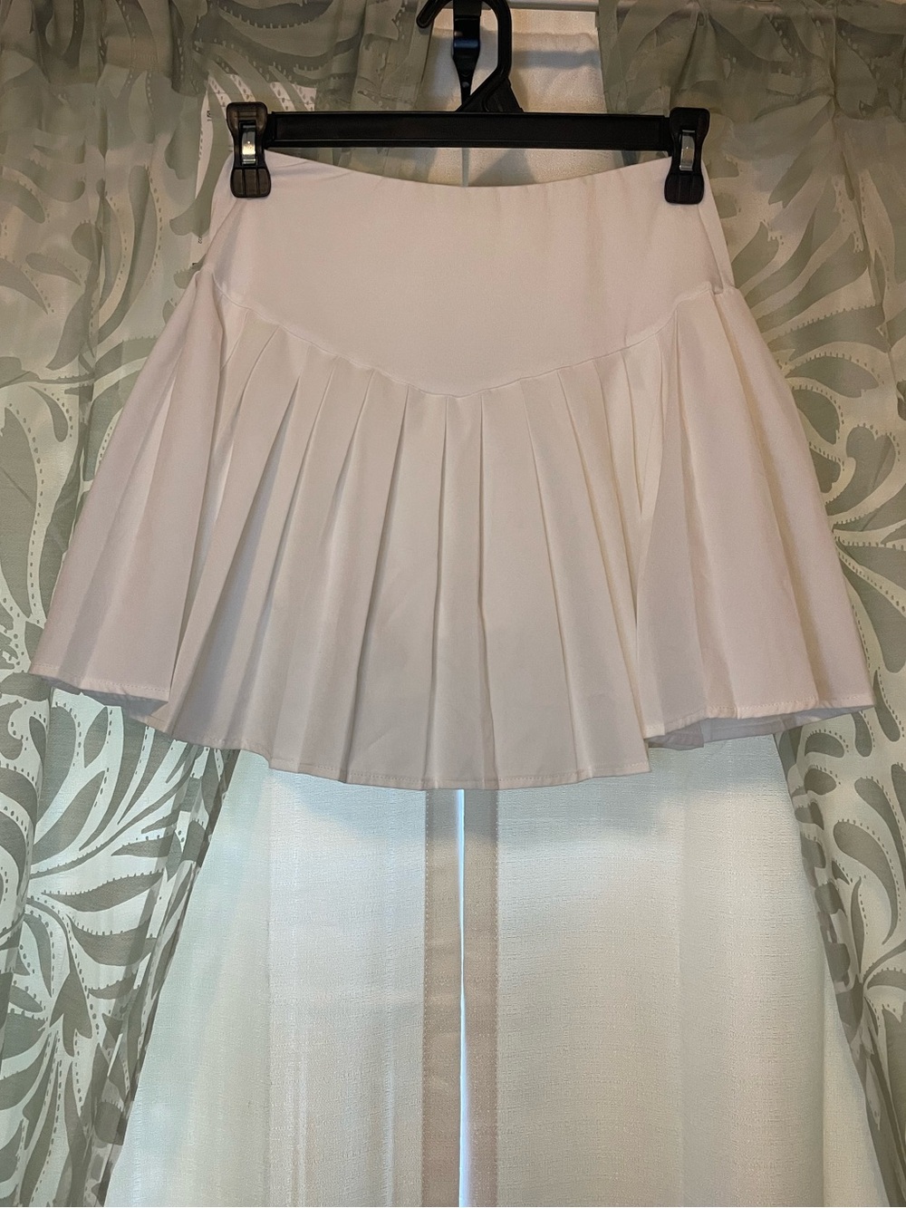 Forever 21 White Pleated Skater Skirt